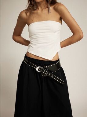 Free People Leather Studded Adjustable
Hip Belt. Black. Medium / Large